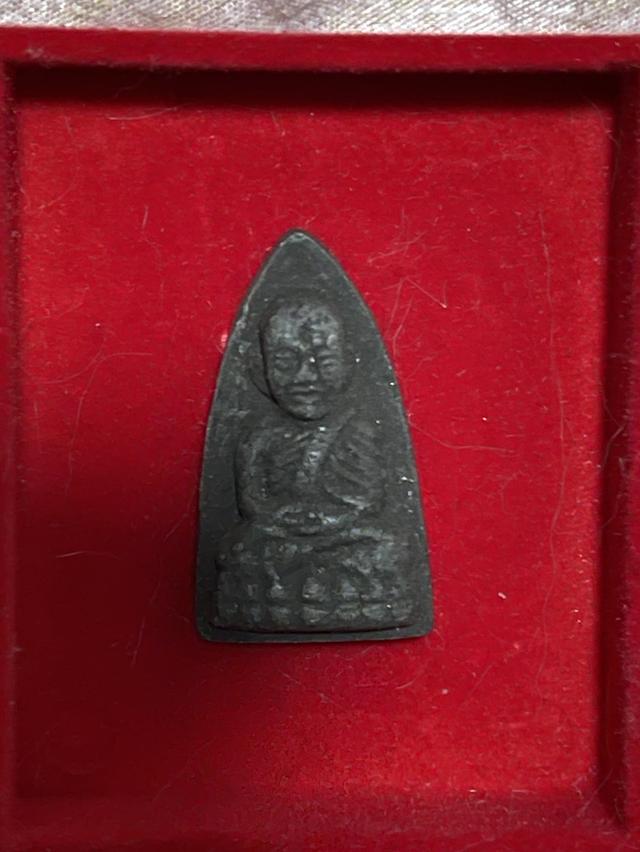 หลวงปู่ทวดผงว่านองค์สวย