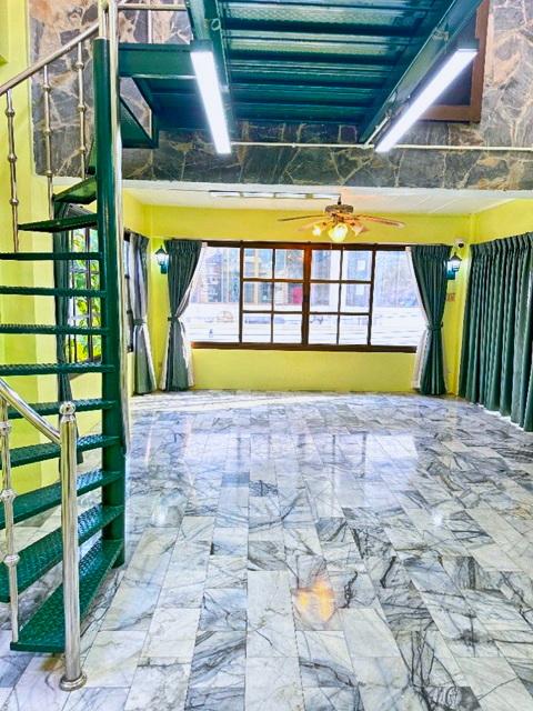 MRT ห้วยขวาง 1.1 กม. บิ๊กซี รัชดา 1 กม. บ้านให้เช่าสองชั้นครึ่ง ฟังก์ชัน 2 นอน 2 น้ำ MRT สุทธิสาร 700 ม. 25 ตร.ว 8