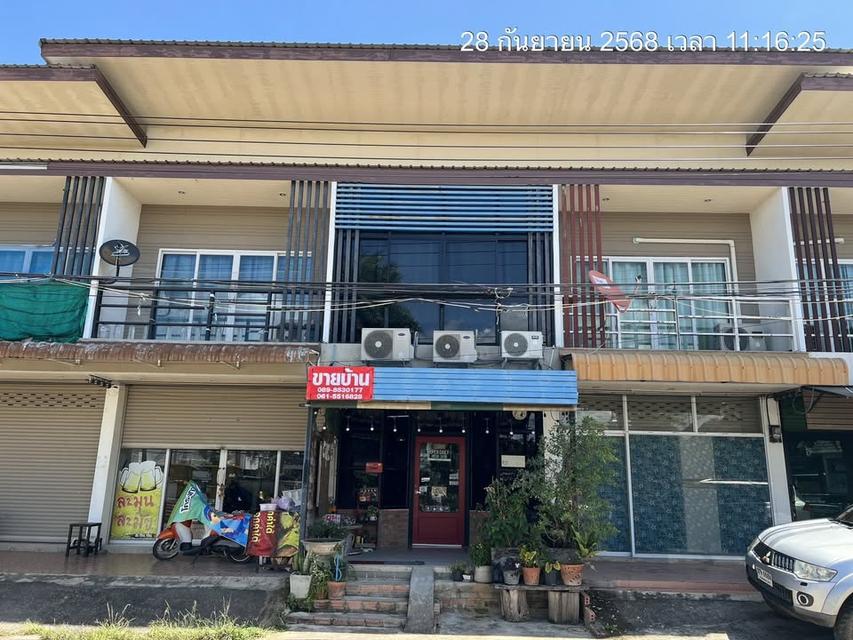 ขายอาคารพาณิชย์ 2 ชั้น ราคา 2,300,000- บาท (สองล้านสามแสนบาทถ้วน) ที่ตั้ง : ซอยข้าง ธ.กรุงไทย อ.ดอกคำใต้ จ.พะเยา พท. 19 ตารางวา 089-8530177(ต้อ) 1