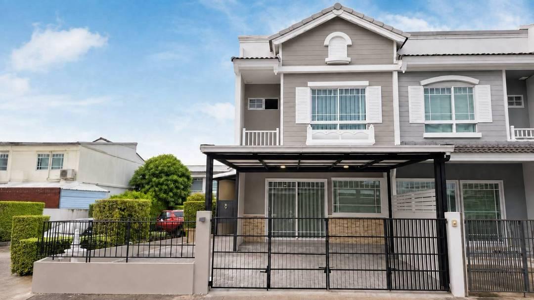 หมู่บ้านอินดี้บางใหญ่  โครงการของ Land & houseทาวน์โฮม 2 ชั้น  หลังมุม  โปร่ง ลมดี มีพื้นที่ข้างบ้าน 1