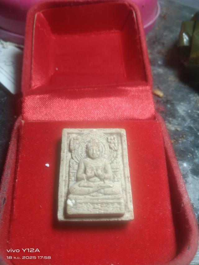 พระพุทธประทานพรปิดทองฝังลูกนิมิต