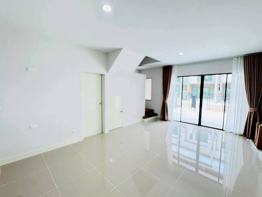 ให้เช่าทาวน์โฮม หมู่บ้านกลางเมือง ราชพฤกษ์-สาทร *บ้านใหม่ป้ายแดง ไม่เคยเข้าอยู่*
