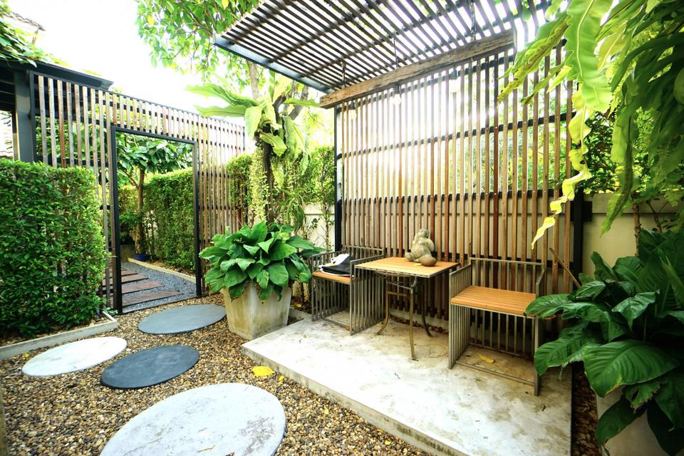  ขายบ้านเดี่ยวหรู เมอร์ราญา เพลส 99 ตร.วา 260 ตร.ม. หลังมุมหน้าโครงการ ตกแต่งบิวท์อิน สวนสวย+น้ำตก ใกล้แฟชั่นฯ & ทางด่วน 3