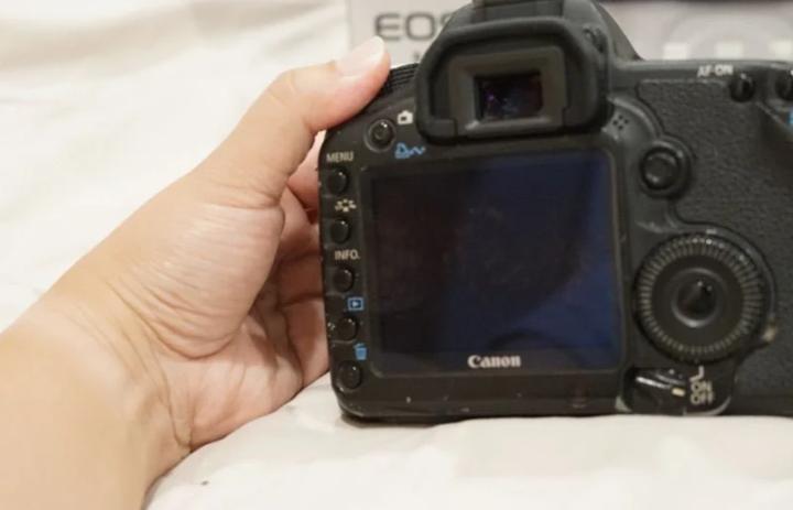 Canon 5D II EOS 5D Mark II Full Frame DSLR