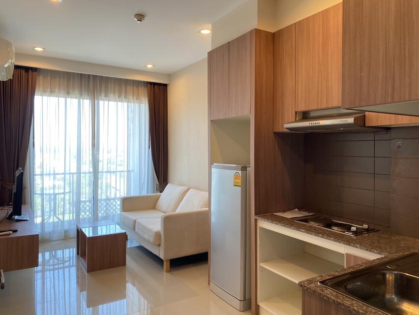 ให้เช่า เดอะ กรีน ลีฟวิ่ง คอนโด 8,000 บาท •	ขนาด 34 ตารางเมตร •	1ห้องนอน 1ห้องน้ำ ห้องนั่งเล่น •	โซฟา, ทีวี,เครื่องปรับอากาศ •	ระเบียง •	สระว่ายน้ำและ 2