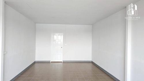 🏢 ขายอาคารพาณิชย์ "หลังมุม" รีโนเวทใหม่ | ม.ลภาวัน 22 บางใหญ่ โอกาสทอง! ราคาต่ำกว่าประเมิน — เครดิตดีมีเงินเหลือหลักแสน! 10