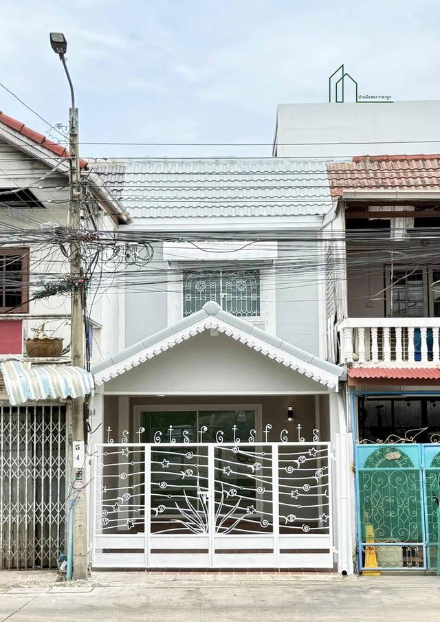 ขายด่วนบ้านทาวน์เฮ้าส์ 2 ชั้น ทำเลดี ใกล้ MRT ซอยเพชรเกษม 48 แยก 18 ภาษีเจริญ 1