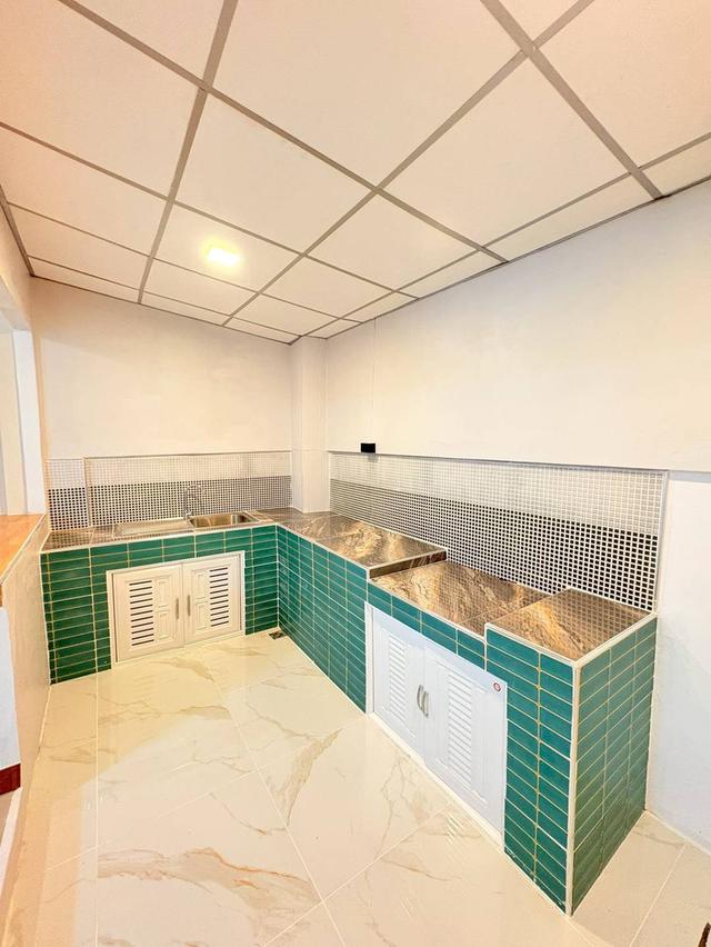 หมู่บ้านบุศรินทร์    7