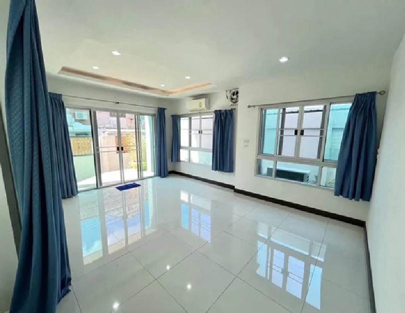 ให้เช่า บ้านเดี่ยว 2 ชั้น / ทำเล ซอยลาดพร้าว 41 / ใกล้ รถไฟฟ้า สถานี ภาวนา / แอร์ 4 เครื่อง / เฟอร์นิเจอร์บางส่วน 2