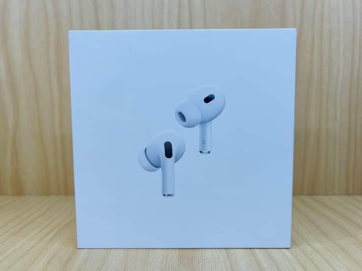 Apple AirPods Pro (2nd gen) with MagSafe Case (USB-C)  3