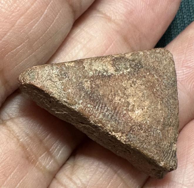 พระนางพญาพิมพ์เข่าโค้งพระผ่านการใช้ เนื้อแห้งแต่นุ่มมีธรรมชาติความเก่า รูปที่ 7