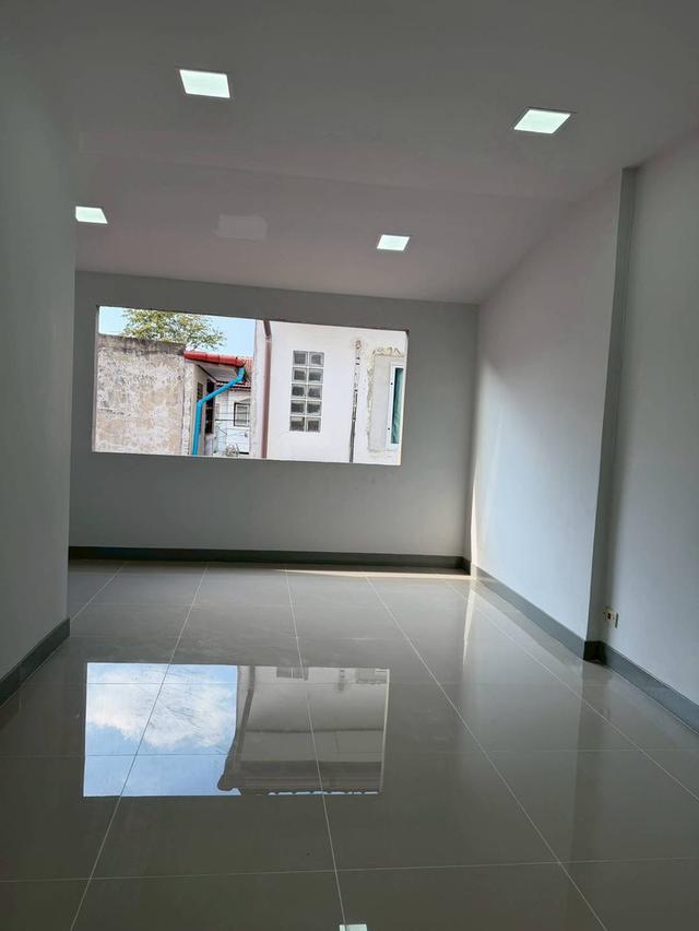 หมู่บ้านเปี่ยมสุข... 11