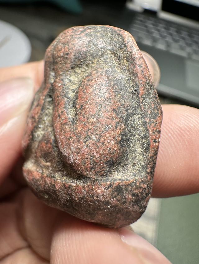 พระปิดตา ไม่ทราบที่ และวัด เนื้อออกแดง