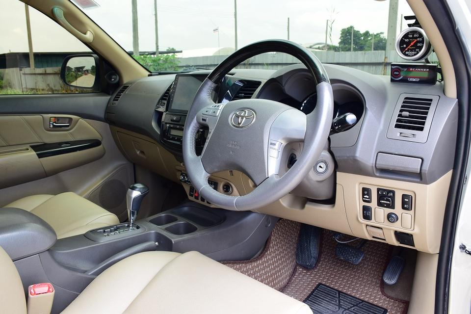 รถครอบครัว SUV ฟรีดาวน์ TOYOTA FORTURNER 3.0V คอมมอลเรลดีเซล VN-TURBO ออโต้เบาะหนังไฟฟ้า แอร์จอ แอร์หลังคา แม็กสวยยางใหม่ จอทัสกรีนโทร095740122ไลUTBP รูปที่ 12