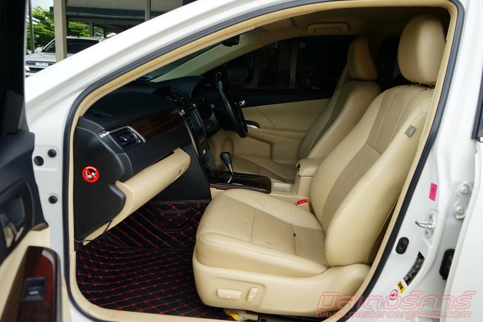 TOYOTA CAMRY HYBRID 2.5 HV PREMIUM ( 3888 ) 9