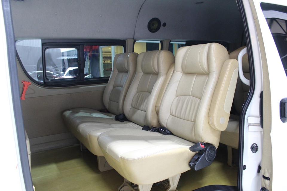 รหัสรถ JRS8997 TOYOTA COMMUTER 3.0 AT 2016 10