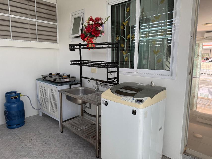 ทาวน์โฮม 22.8 ตารางวา หลังมุม 2 นอน 2 น้ำ หมู่บ้านบางแสนฮิลล์ ถนนข้าวหลามตัดใหม่ ใกล้มอเตอร์เวย์ 8