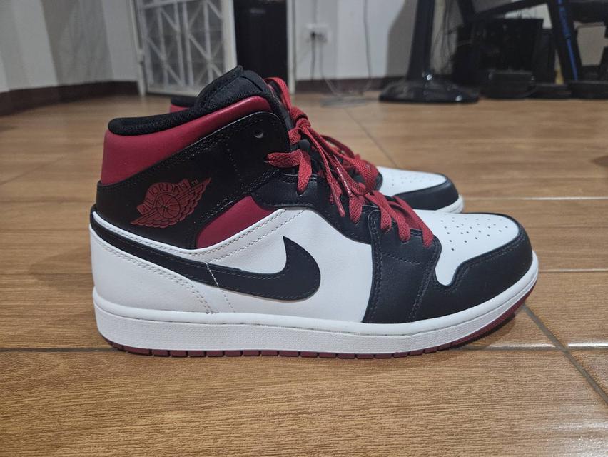 Size 10.5  - Air Jordan 1 Mid Gym Red Black Toe รูปที่ 3