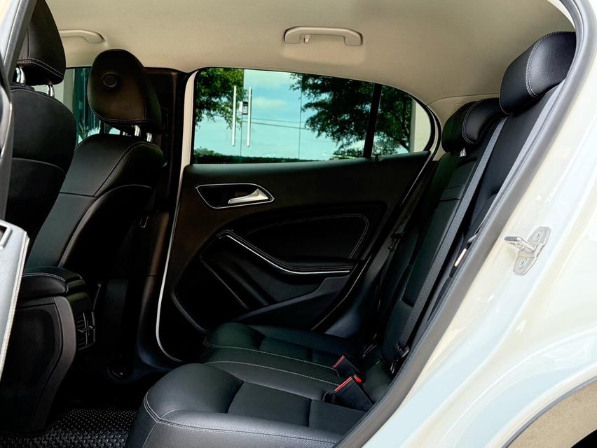 2019 BENZ GLA 200 FACELIFT รถออกศูนย์ BENZ THAILAND รถวิ่งน้อยเพียง 7X,XXX กม รถไม่มีอุบัติเหตุครับ 14