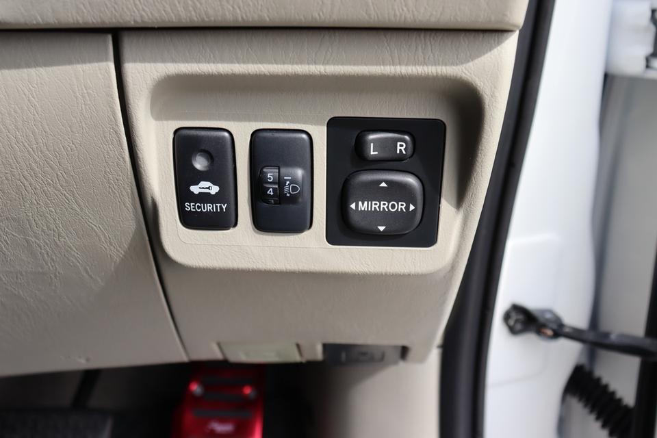 2013 TOYOTA INNOVA 2.0V 12