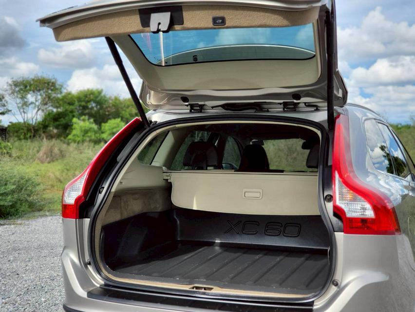 รหัสรถ NC341 VOLVO XC60 D4 Turbo (Diesel) เกียร์ไฟฟ้า 8