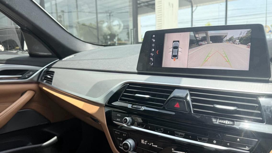 (แจ้งรหัสรถ KPV5461) 2018 จด 23 BMW 530e 2.0 M SPORT รูปที่ 4