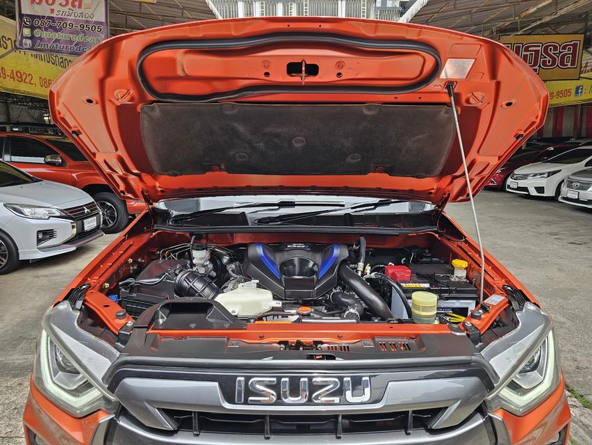 ISUZU D-MAX CAB-4 3.0 V-CROSS M 4X4 ปี 20 AT