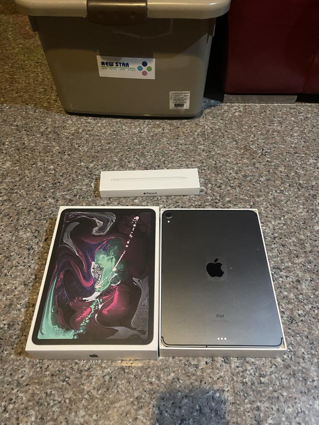ขายiPadPro11นิ้วสีดำ256กิ๊กWifi Celluer ใส่ซิมได้ใช้งานดีถูกๆๆ
