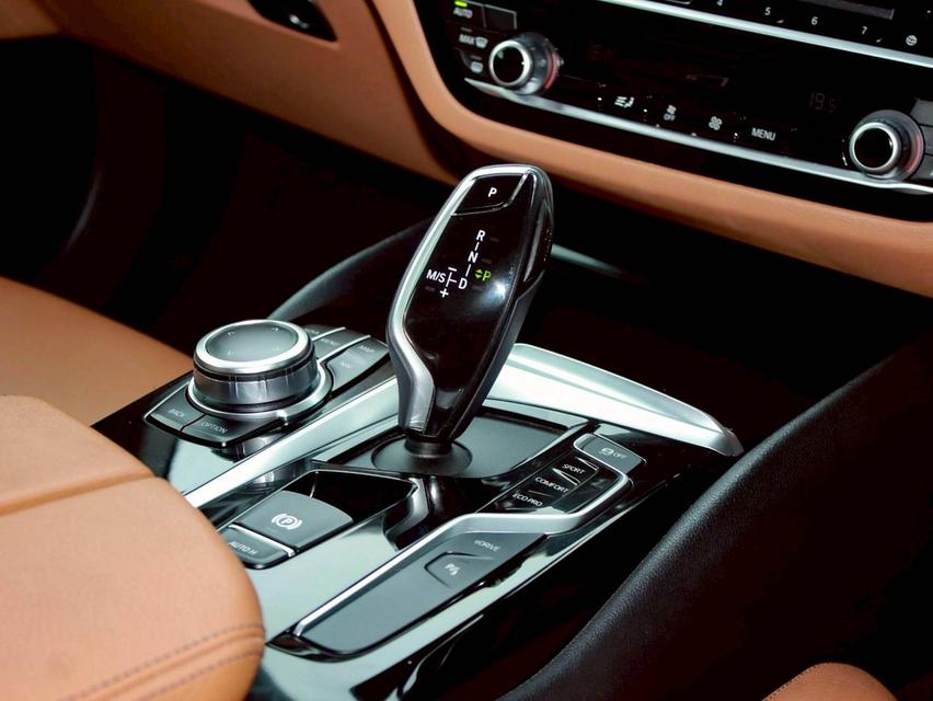 ขาย BMW 530e Elite ปี20 11