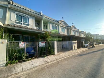 ขายทาวน์เฮ้าส์ หมู่บ้าน วิลลาจจิโอ บางนา VILLAGGIO BANGNA เนื้อที่ 18.10 ตร.ว ทำเลดี ใกล้ม.อัสสัมชัน (ABAC) 2