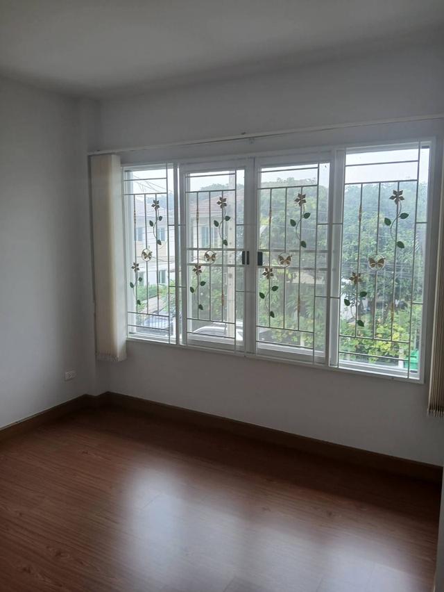 ให้เช่าบ้านเดี่ยว 2 ชั้น : 56 ตรว.  3 ห้องนอน 3 ห้องน้ำ ถนนบ้านกล้วย-ไทรน้อย บางบัวทอง นนทบุรี ตรงข้ามสนามเด็กเล่น ฟิตเนต สวนสาธารณะหมู่บ้าน 12