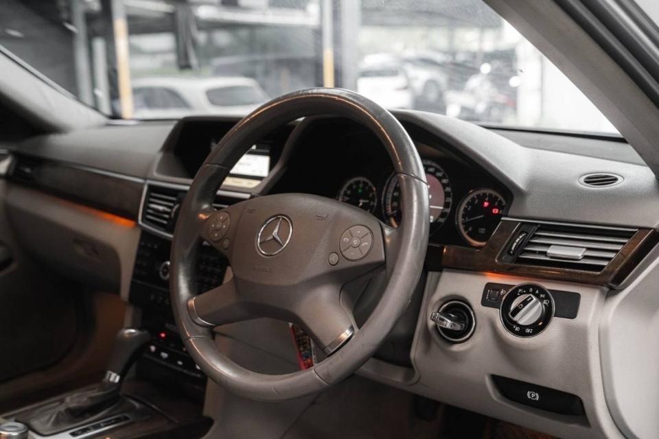 Mercedes Benz E200 1.8 CGI BlueEFFICIENCY ELEGANCE W212 | ปี : 2011 รหัส 67GG9094 8