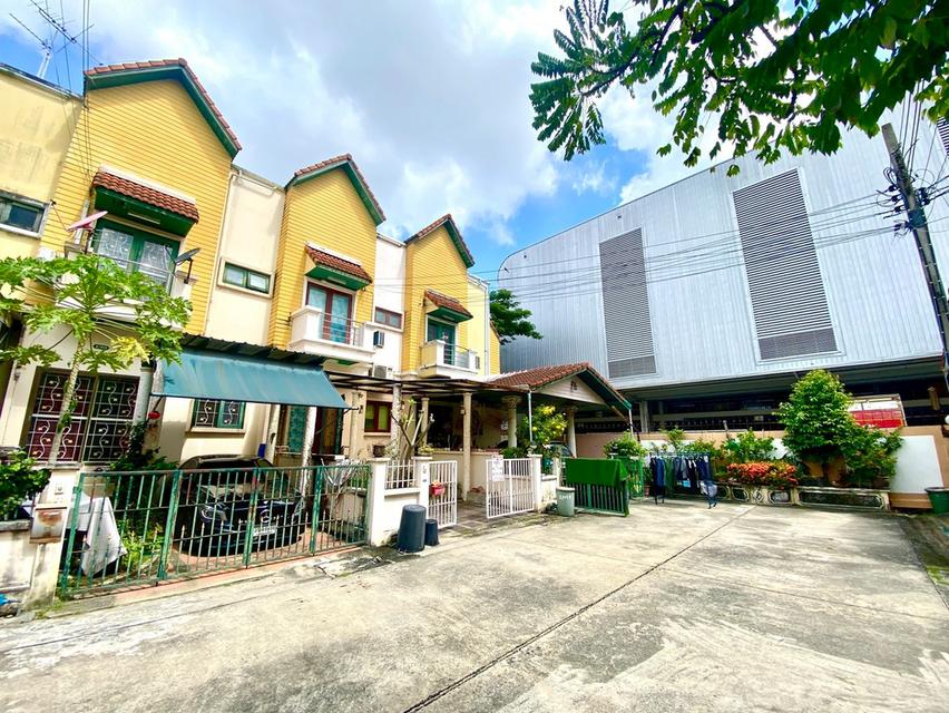 ขายทาวน์โฮม 3 ชั้น หมู่บ้านแมกไม้ วัชรพล สุขาภิบาล5 พื้นที่ 23.6 ตารางวา ขายถูก จองด่วน!! สภาพสวย ตรงข้ามตลาดวงศกร 2