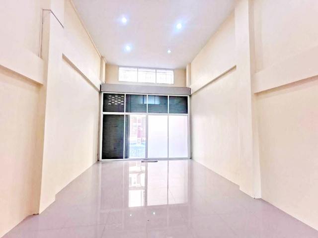 ลาซาล 56-60 MRT ศรีลาซาล 300 ม ให้เช่าตึกแถว 4 ชั้นครึ่ง มีดาดฟ้า หลังมุม 18 ตร.วา.300 ตร.ม.3 นอน ทำเลทอง ย่านลาซาล-บางน 2