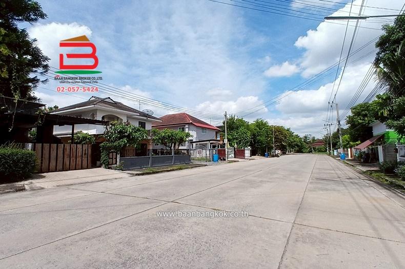 บ้านเดี่ยว หมู่บ้าน พนาสนธิ์ การ์เด้นโฮม 3 (ร่มเกล้า 15) เนื้อที่ 69.4 ตร.ว แขวงแสนแสบ เขตมีนบุรี กรุงเทพมหานคร