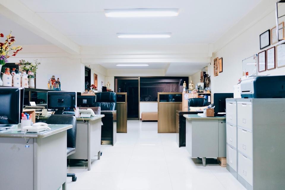 ขายอาคารพาณิชย์พร้อมที่ดิน 2 คูหา ประชาอุทิศ 27/1 รีโนเวทสภาพใหม่ ราคา 9.9 ล้าน 3