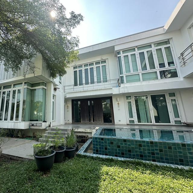 บ้านเดี่ยวหรู พร้อมสระว่ายน้ำ & สวนส่วนตัว ใจกลางสุขุมวิท 71