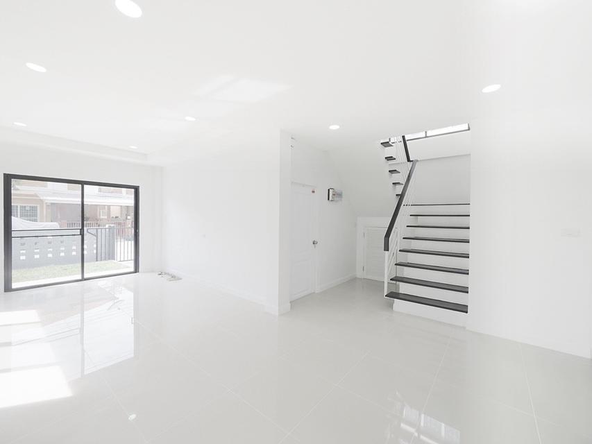 🔥 Clearance Sale บ้านแฝดรีโนเวทใหม่ หลังใหญ่ ถนนเมน ม.เติมรัก 3 บ้านกล้วย–ไทรน้อย 9