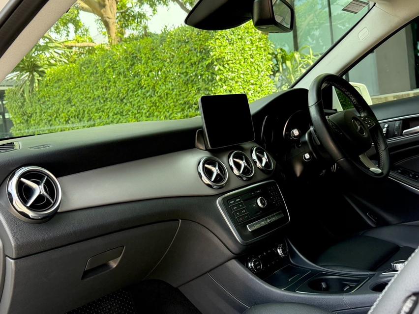 2019 BENZ GLA 200 FACELIFT รถออกศูนย์ BENZ THAILAND รถวิ่งน้อยเพียง 7X,XXX กม รถไม่มีอุบัติเหตุครับ 11