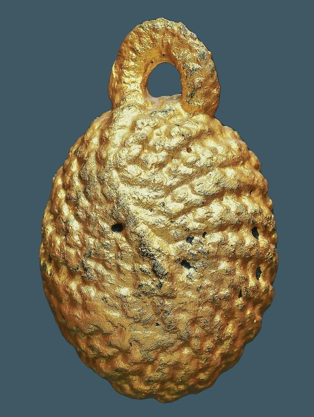 เบี้ยแก้จักรพรรดิ์ รุ่นมหาจักรพรรตราธิราช หลวงปู่หมุน ฐิตสีโล อายุ 108 ปี พ.ศ.2545..เก่า เดิมๆ 2