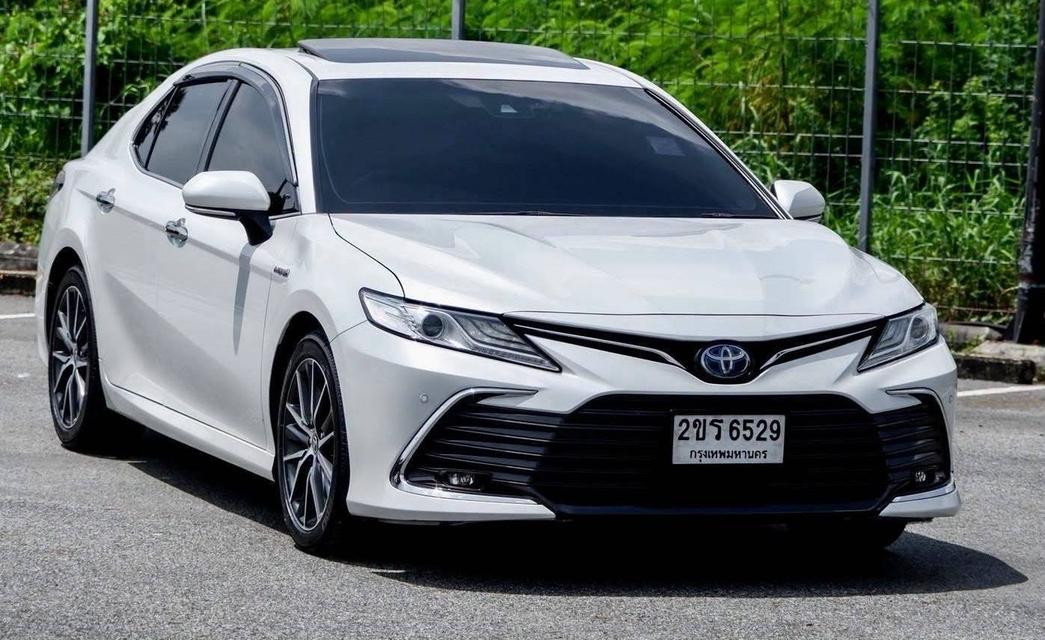 (แจ้งรหัสรถ PR6529) Toyota Camry 2.5 HEV Premium E-CVT Minorchange จดทะเบียนปี 2022 Fulloption