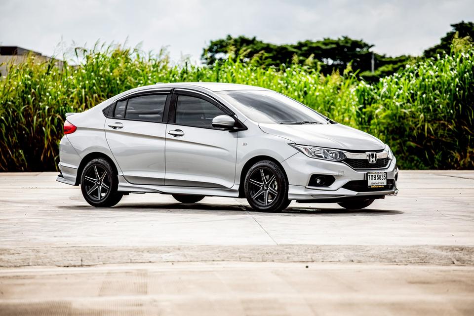 Honda City 1.5S ปี 2018 สีเทา มือเดียวป้ายแดง