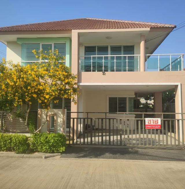 🏡 บ้านเดี่ยวหลังใหญ่ พร้อมอยู่ 📍 โครงการหมู่บ้านชวนชมพาร์ค 2 ✨ รายละเอียดบ้าน • เนื้อที่ 89 ตารางวา • 5 ห้องนอน • แอร์ 5 เครื่อง • เครื่องทำน้ำอุ่น 1