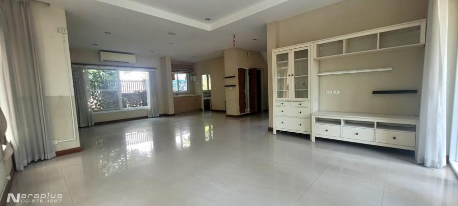 69030160 : ขายบ้านเดี่ยว 2 ชั้น หลังมุม สไตล์โมเดิร์น 4 ห้องนอน พร้อมเรือนรับรอง บนที่ดินขนาด 91.9 ตร.ว. หมู่บ้านวรารมย์ พรีเมี่ยม วัชรพล-จตุโชติ กรุ 8