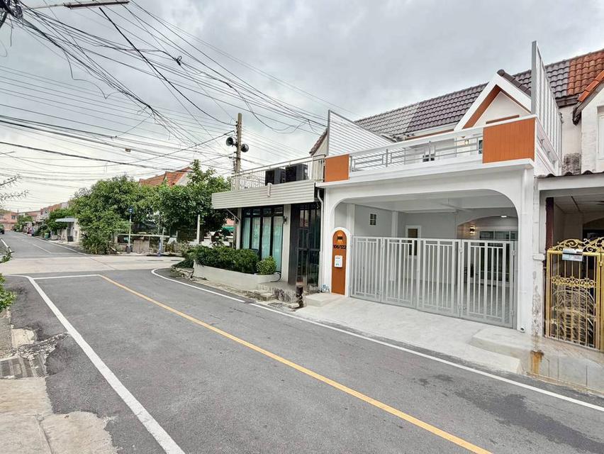 หมู่บ้านบัวทอง2  ติดรถไฟฟ้าสายสีม่วง สถานีคลองบางไผ่ ทาวน์เฮาส์ 2 ชั้น   ตกแต่งใหม่พร้อมอยู่ 2
