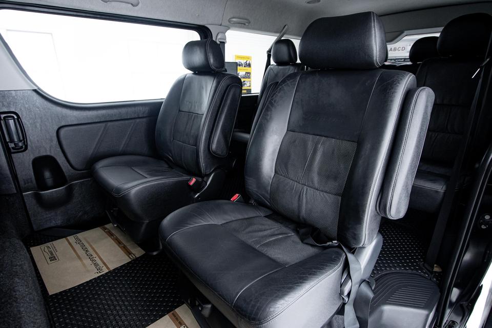 TOYOTA VENTURY 3.0 V 2016  6
