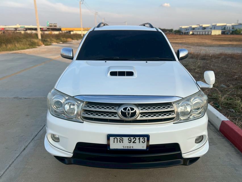 Toyota Fortuner 3.0 4WD TRD Sportivo ปี 2009 สีขาว เกียร์ออโต้ รูปที่ 2
