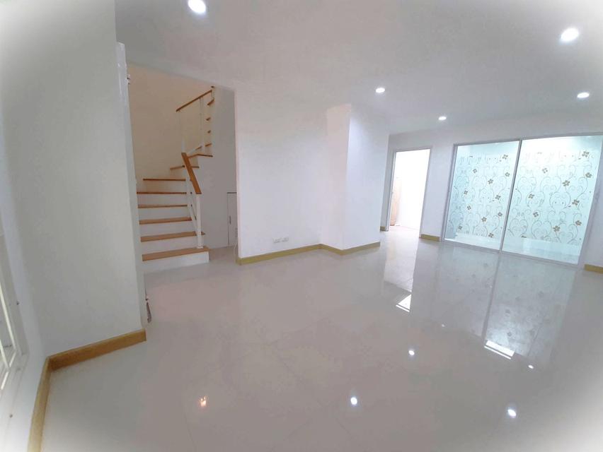 ทาวน์โฮม 2 ชั้น รีโนเวทใหม่ทั้งหลัง ม.พฤกษาทาวน์ เน็กซ์ ลอฟท์ ซ. 8 พุทธมณฑลสาย 4 เนื้อที่ 18.1 ตรว. 3 นอน 2 น้ำ 2 จอด  เหลือ 1.65 ล้าน โทร.085 0732541 7