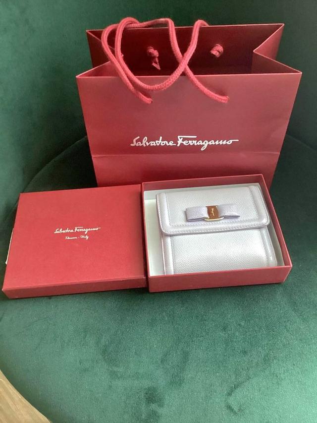 กระเป๋าสองพับ แบรนด์ Salvatore Ferragamo