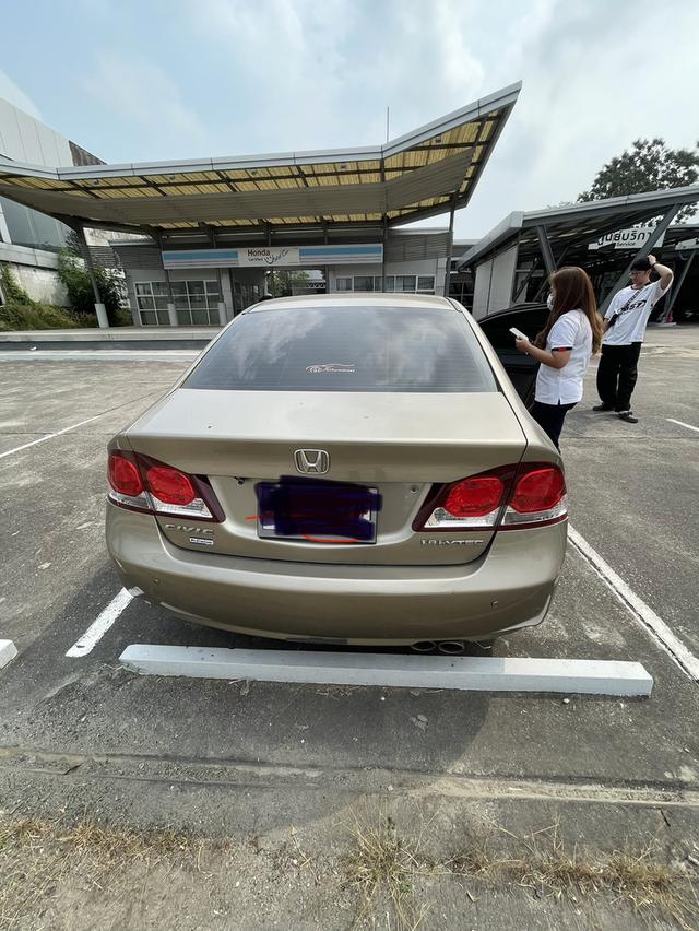 รถhonda civic FD 2010 เกียร์Auto สีบรอนด์ทอง รถบ้านมือแรก ไม่ติดแก๊ส ไม่ชนหนัก ไม่น้ำท่วม แต่มีรอยครูดกันชนหน้าหลัง และรอยบุบประตูข้างหลังคนขับ มีปร รูปย่อยที่ 2